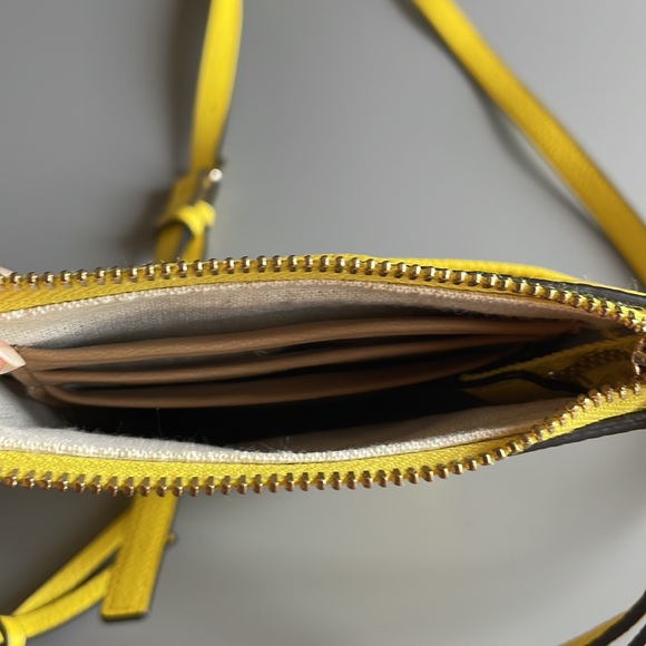 Vince Camuto Slim phone case Crossbody in lemon yellow - Picture 14 of 16